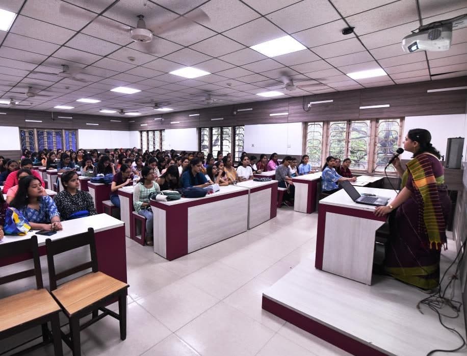 Shri Shikshayatan College-image