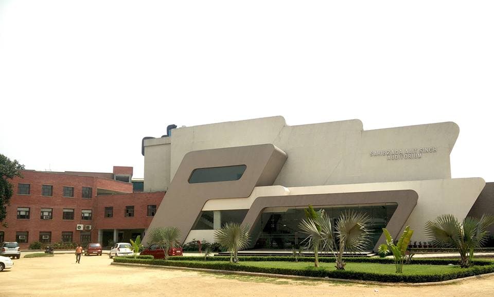Sri Guru Gobind Singh College of Commerce-image