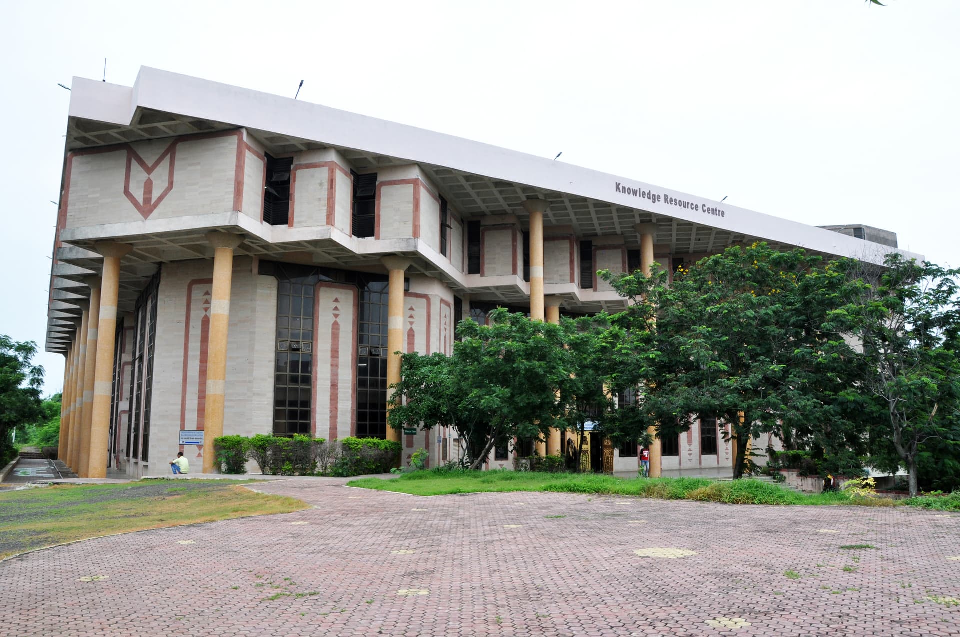 Kavayitri Bahinabai Chaudhari North Maharashtra University-image