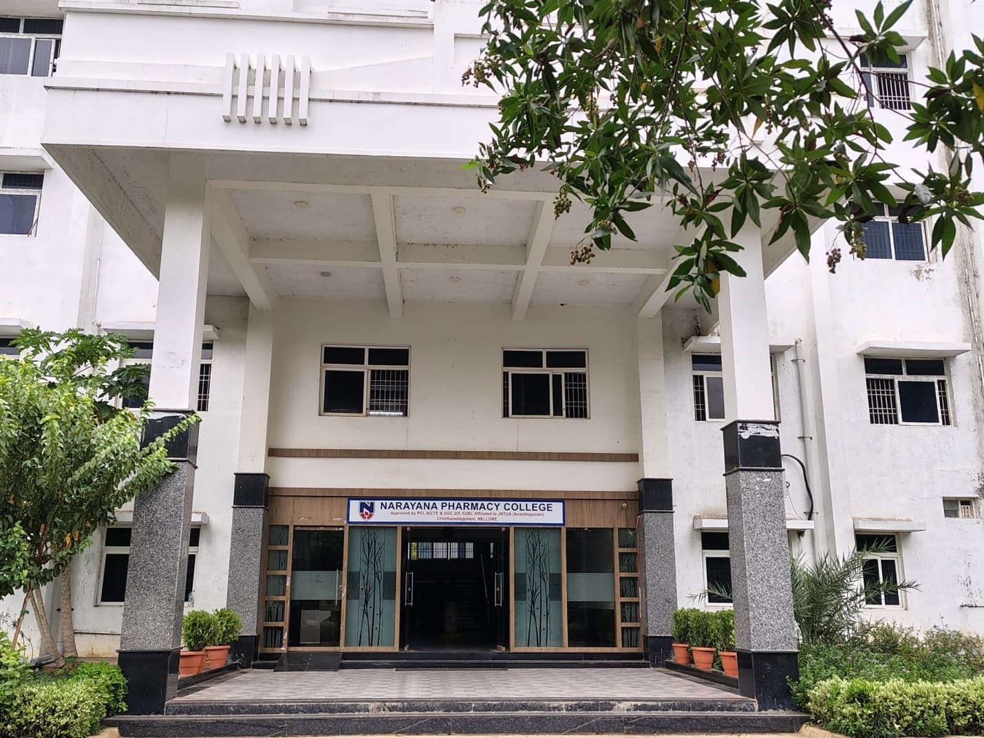 Narayana Pharmacy College-image