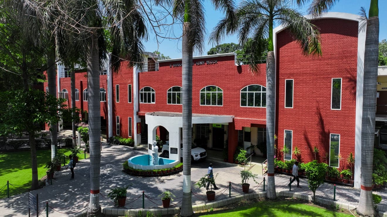 Lyallpur Khalsa College-image