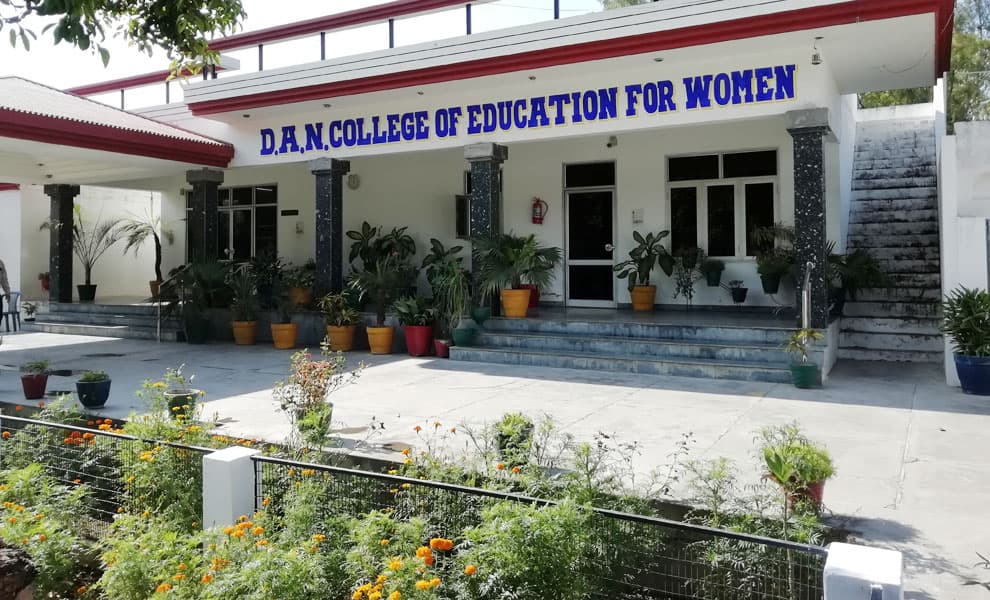 D.A.N. College of Education for Women-gallery-image-3