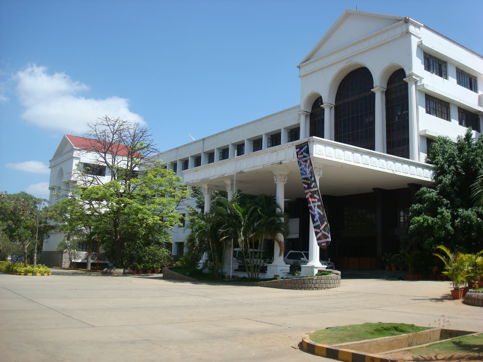 Adhiyamaan College of Engineering-image