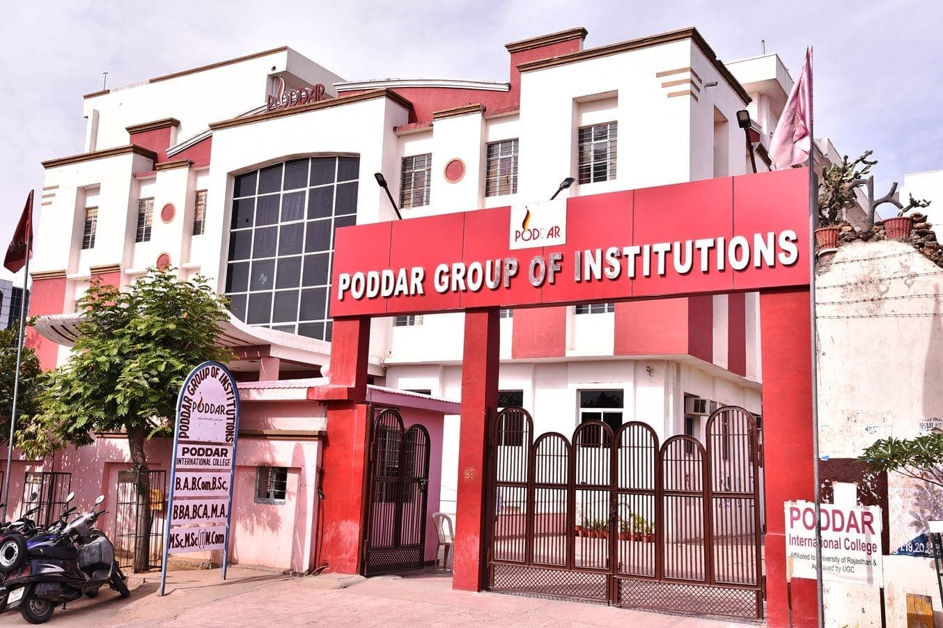 Poddar International College-image