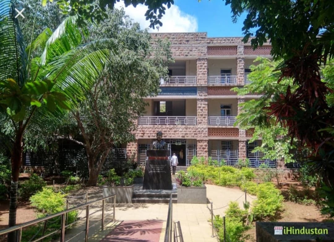 AU College of Pharmaceutical Sciences-gallery-image-4