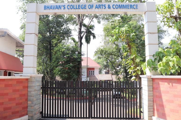 Bhavan's College of Arts and Commerce-image
