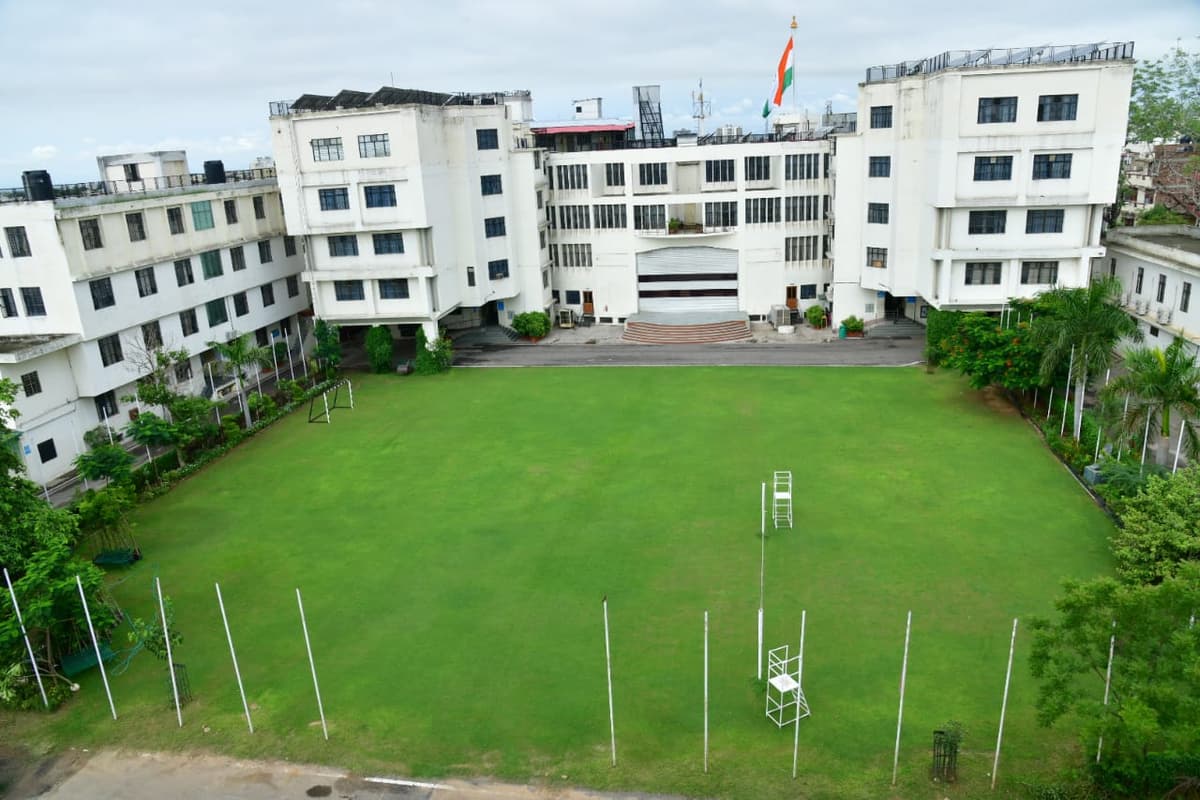 IIS University-gallery-image-1