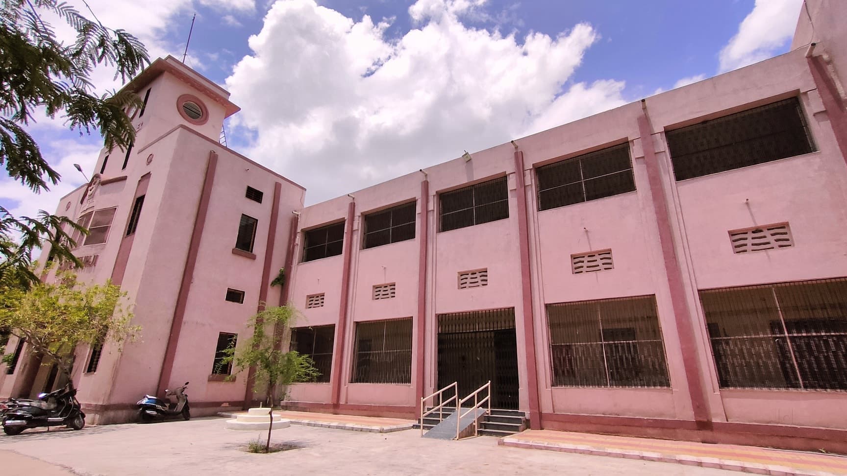 Dharmendrasinhji Arts College-image