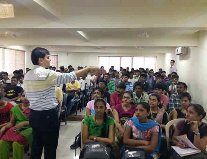 SHREE H.N. SHUKLA COLLEGE OF IT & MANAGEMENT-image