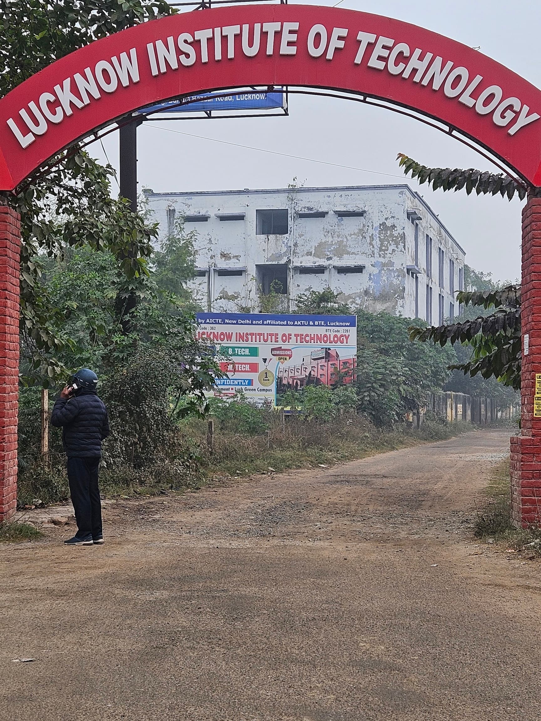 Lucknow Institute of Technology-image