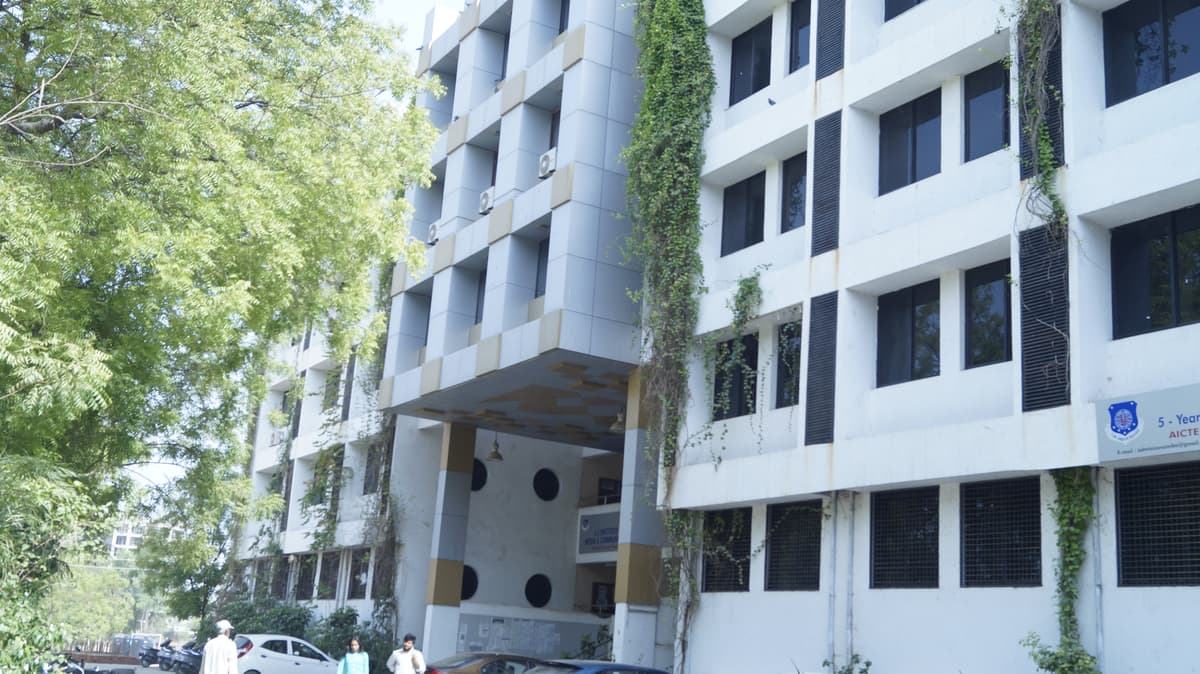 LJ Institute of Media and Communications-gallery-image-4