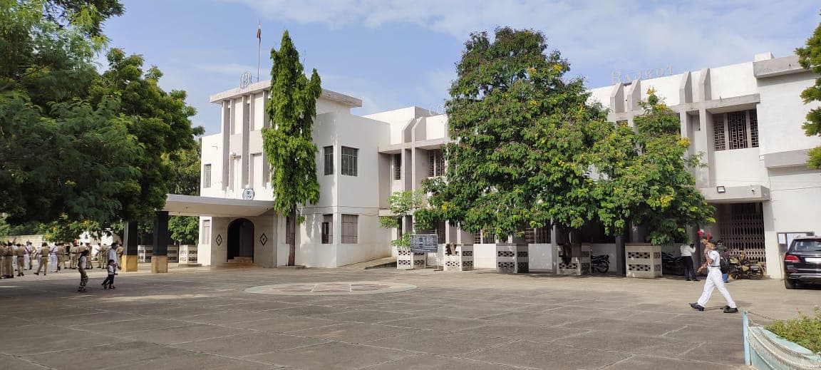 Shree Popatlal Dhanjibhai Malviya College of Commerce-image